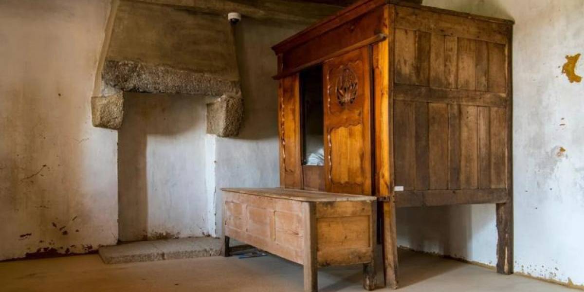 Las razones por las que la gente de la Edad Media dormía en extraños armarios de madera