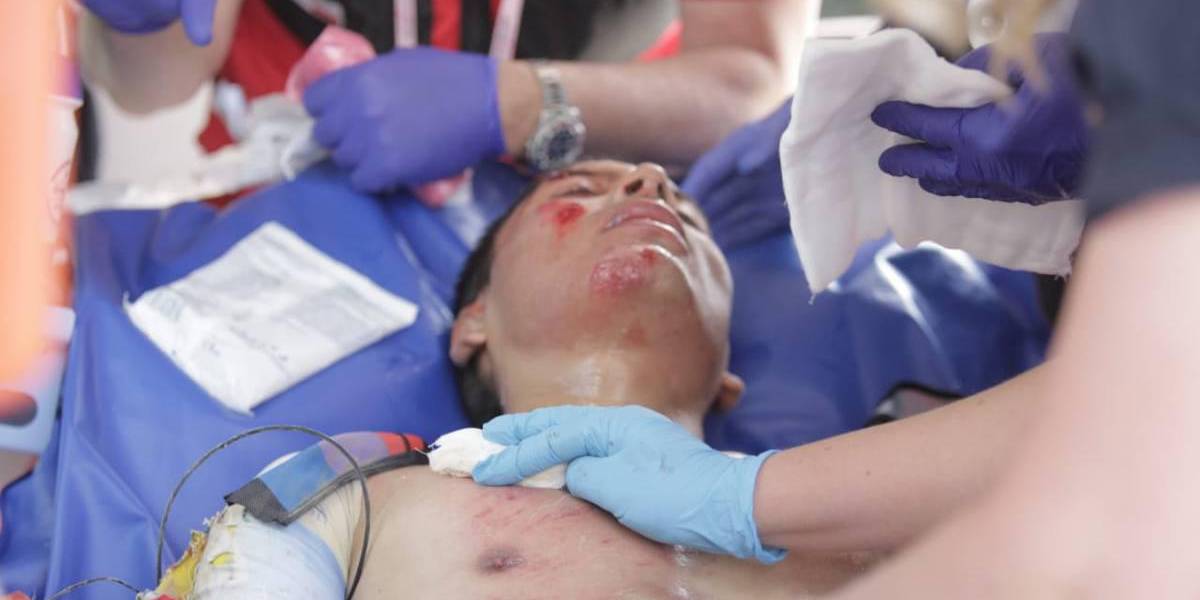 Jonathan Caicedo sufre fuerte caída en el Giro de Italia