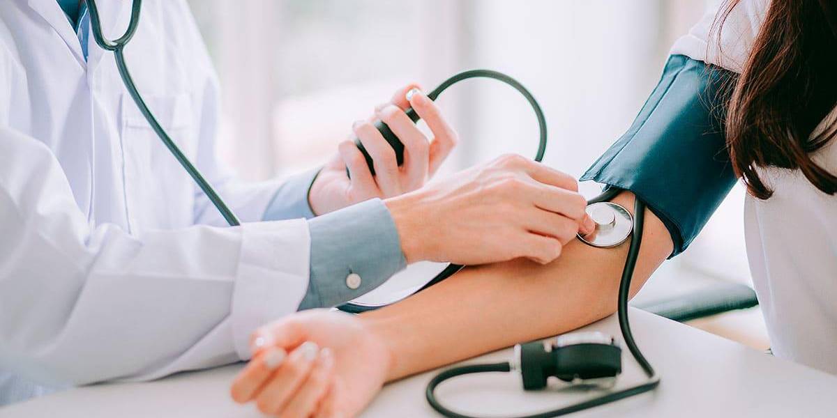 Medir mal la presión arterial puede alterar el diagnóstico: Este es el error más común