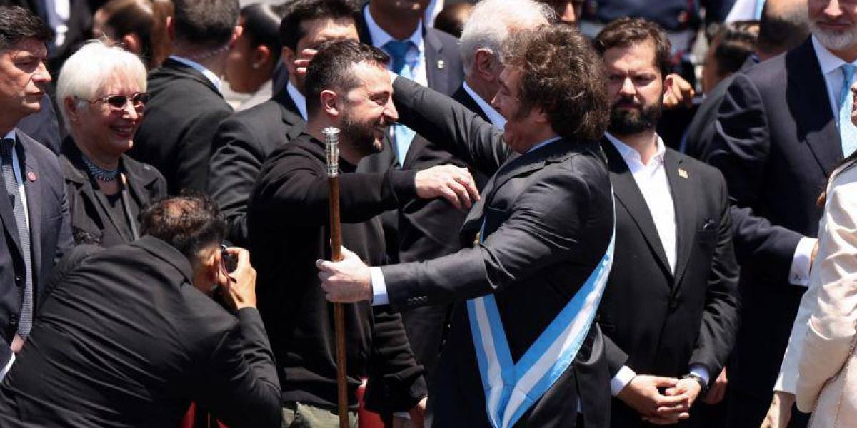 El abrazo de Milei a Zelensky y otras imágenes destacadas de la toma de posesión del presidente de Argentina