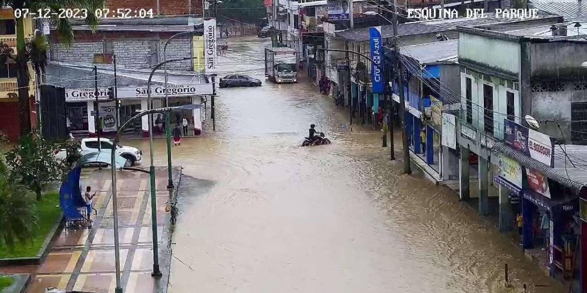 ¿Por qué se inundó Flavio Alfaro en tan pocas horas de lluvia, considerando que se ubica entre montañas?