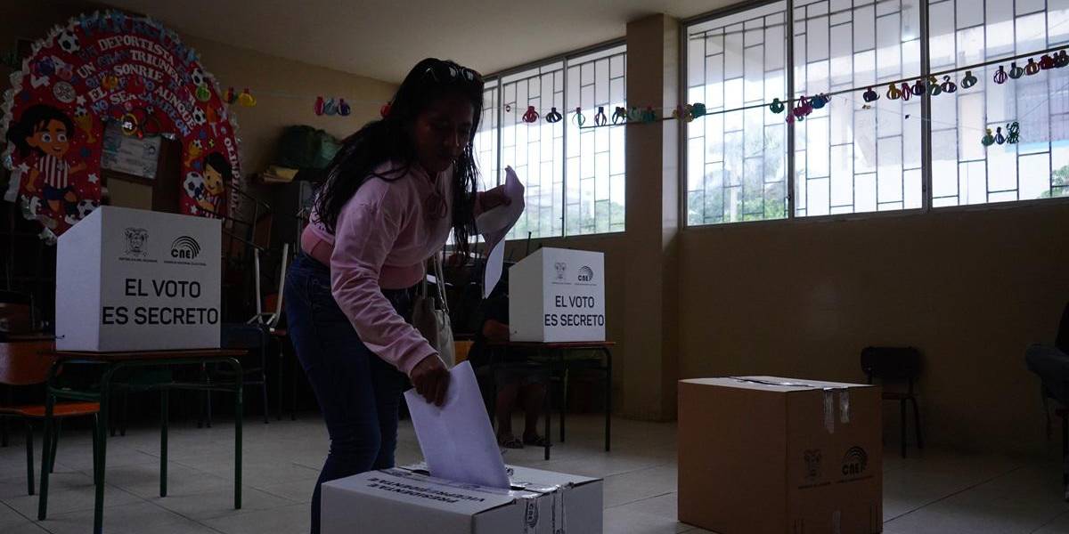 Elecciones Ecuador 2025: El voto nulo superó a 14 candidatos presidenciales