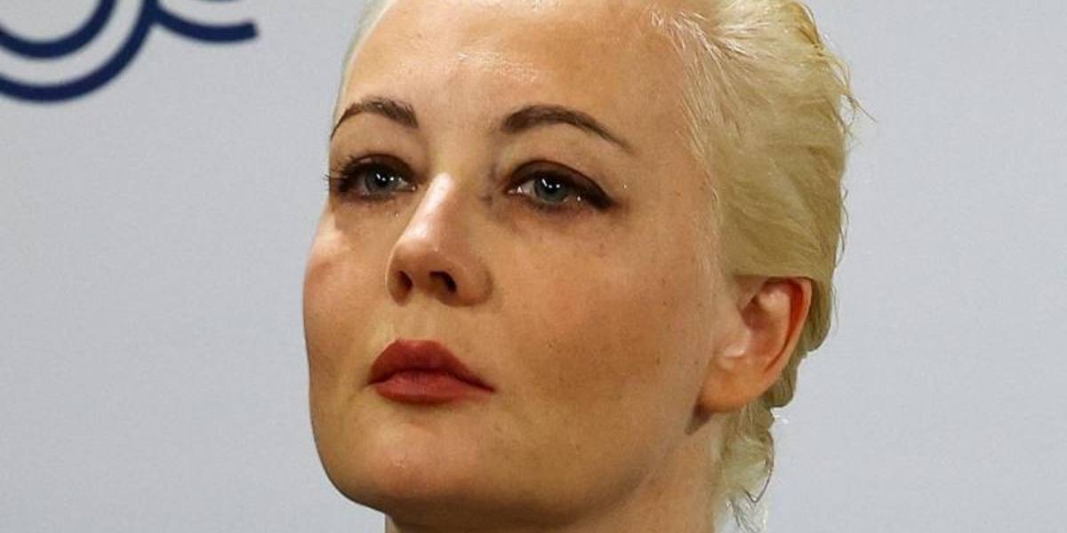 Las emotivas y desafiantes palabras de la viuda de Navalny tras enterarse de la muerte de su esposo