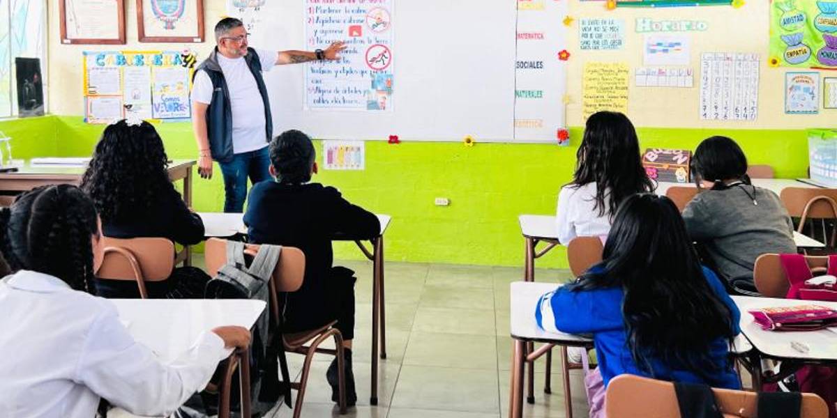 Ministerio de Educación abre 1 000 plazas de trabajo para docentes