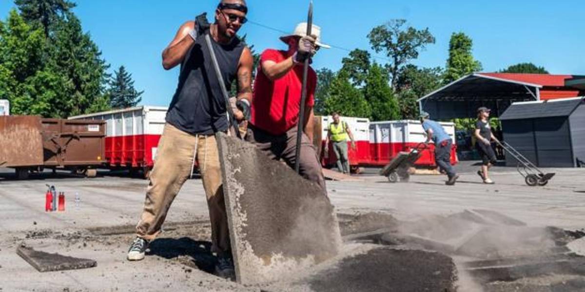 Las ciudades que están levantando el pavimento de las calles para que vuelvan a crecer las plantas y la tierra respire