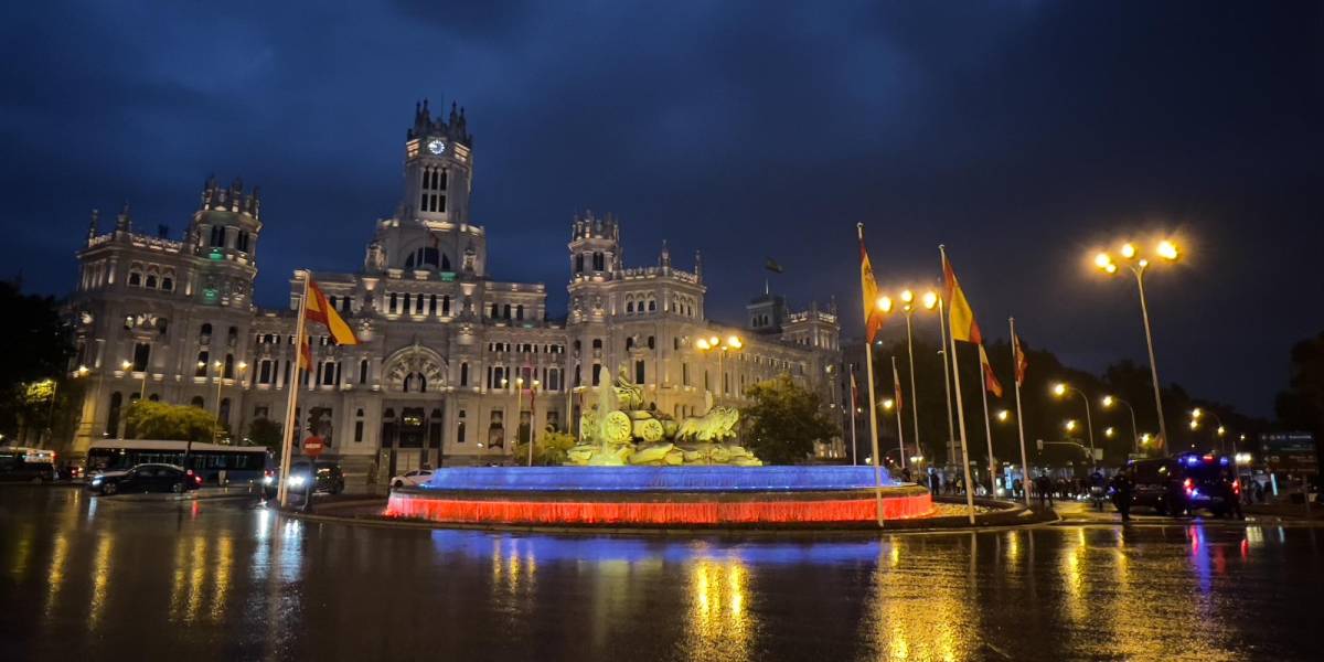 24 de mayo: edificaciones de España y Australia se iluminaron con los colores de la bandera de Ecuador