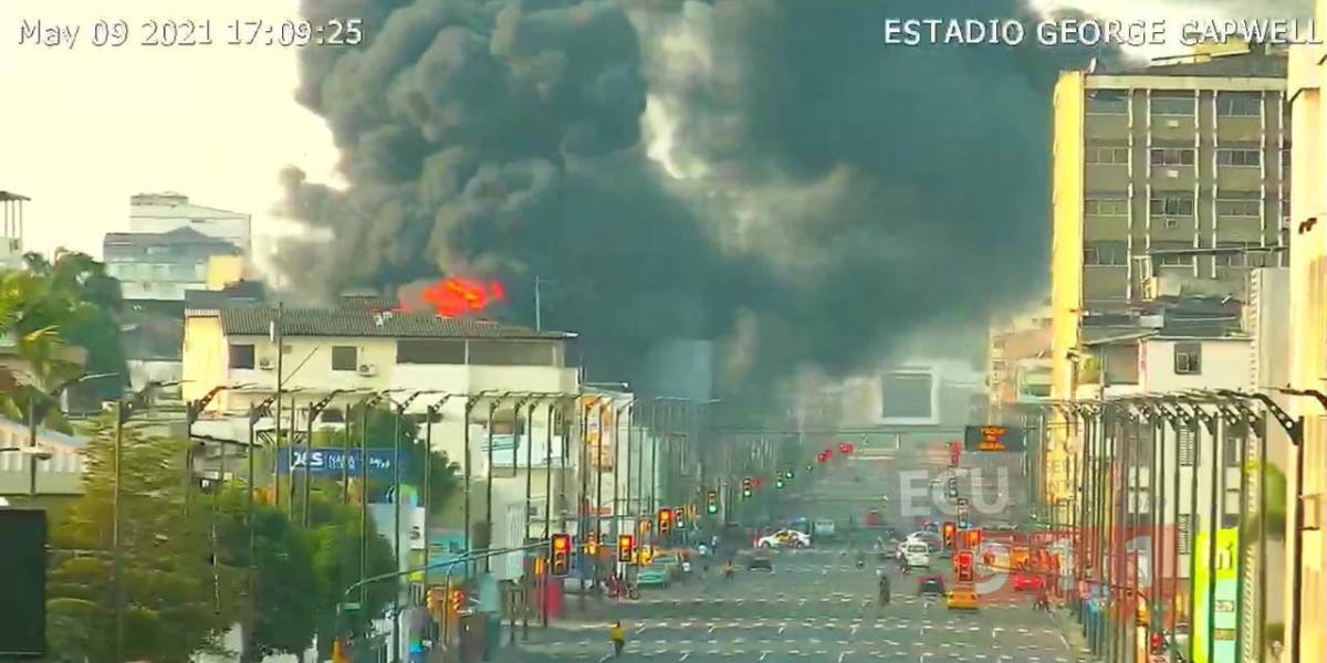 Se registra un incendio en centro de Guayaquil