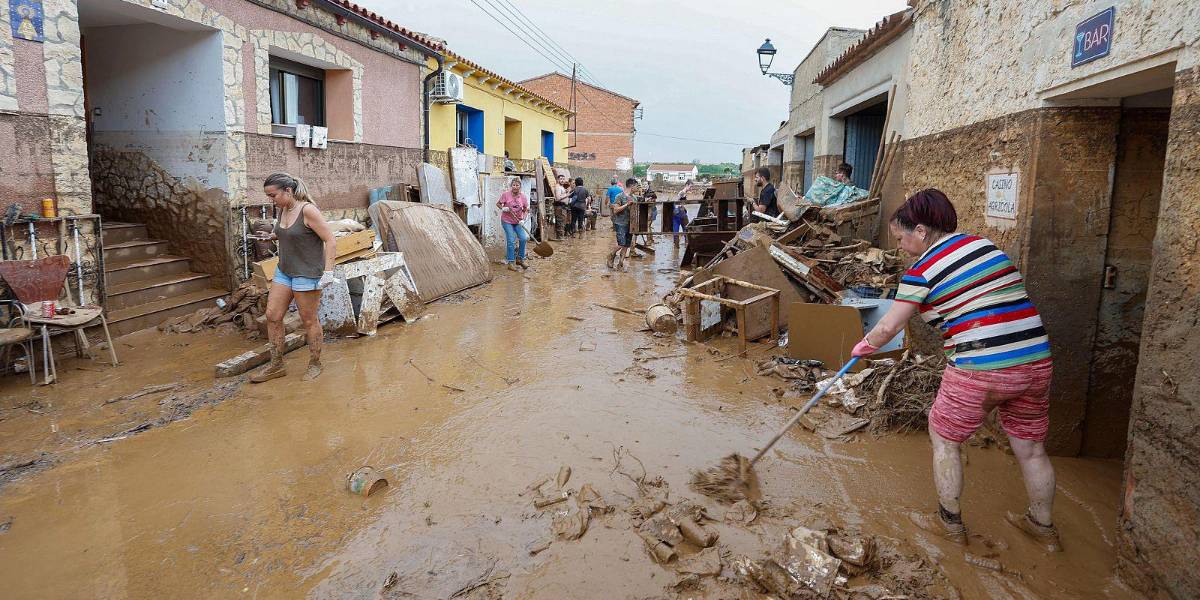 Video | Lluvias torrenciales provocan inundaciones y alerta roja en Aragón y Cataluña