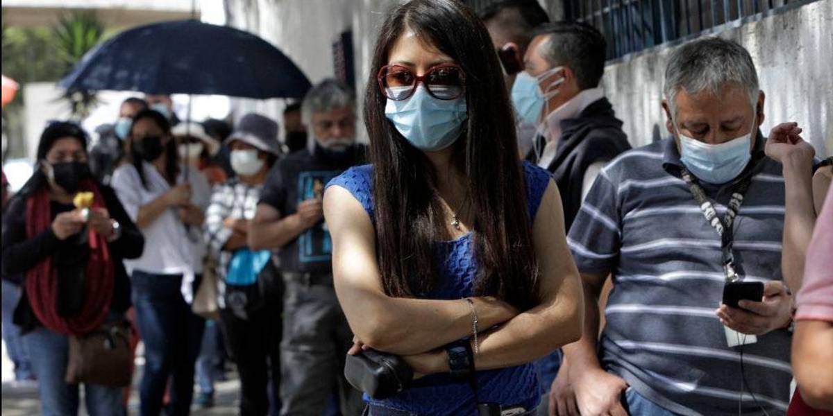 Usuarios denuncian aumento en precios de mascarillas tras resolución del Ministerio de Educación