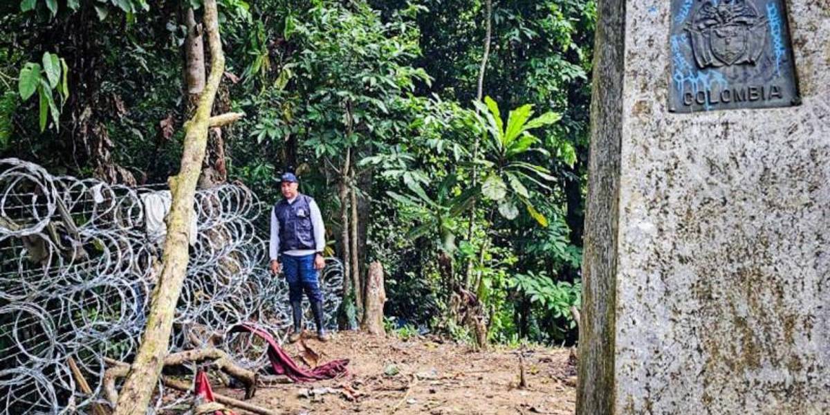 Las barreras de alambres de púas con las que el gobierno de Panamá cerró varios pasos del tapón del Darién