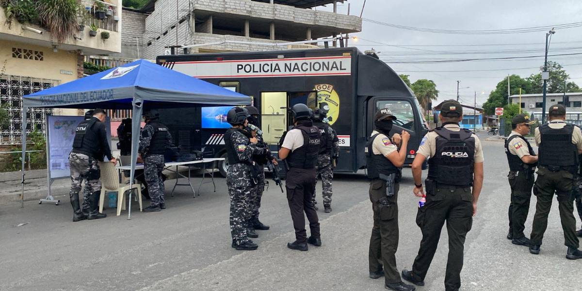 Más de 1 400 uniformados intervienen el cerro Las Cabras, en Durán