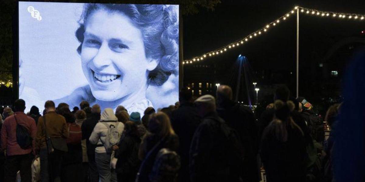 De dónde viene el amor de los británicos por la monarquía en Reino Unido (y qué dicen sus críticos)