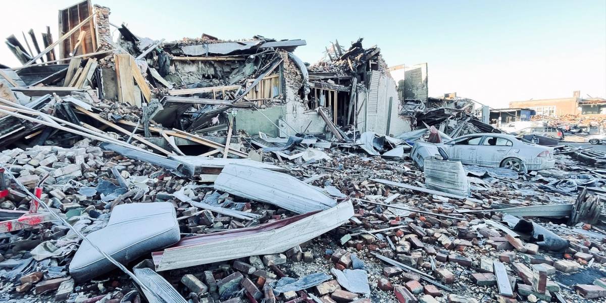 Los trabajos de rescate de víctimas siguen en Kentucky tras paso de tornado