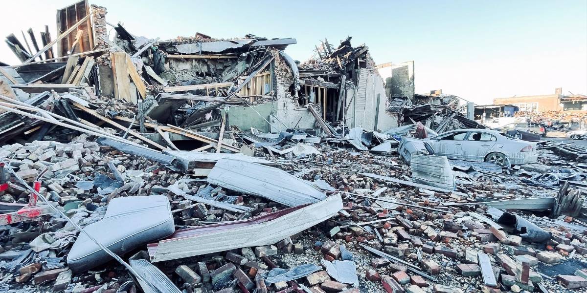 Los trabajos de rescate de víctimas siguen en Kentucky tras paso de tornado