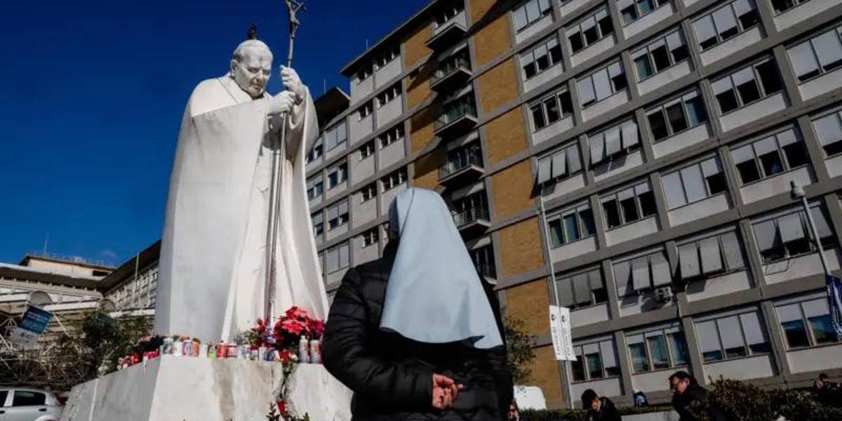 El hospital que salvó la vida de Juan Pablo II: ¿cómo es el sanatorio de Roma donde están tratando al papa Francisco?