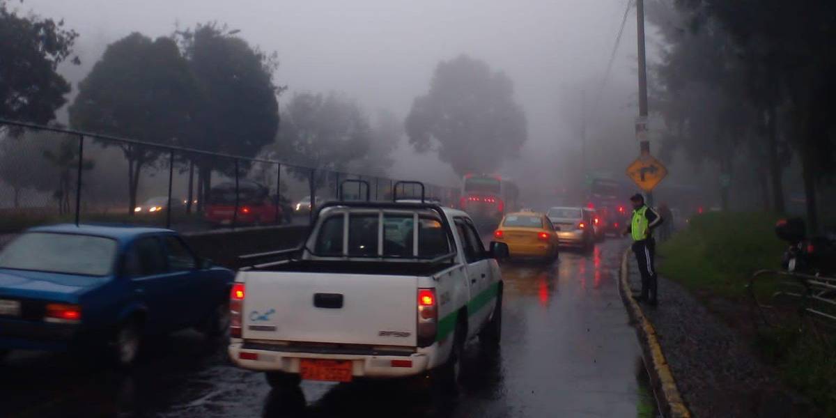 Quito: estas vías amanecieron con niebla
