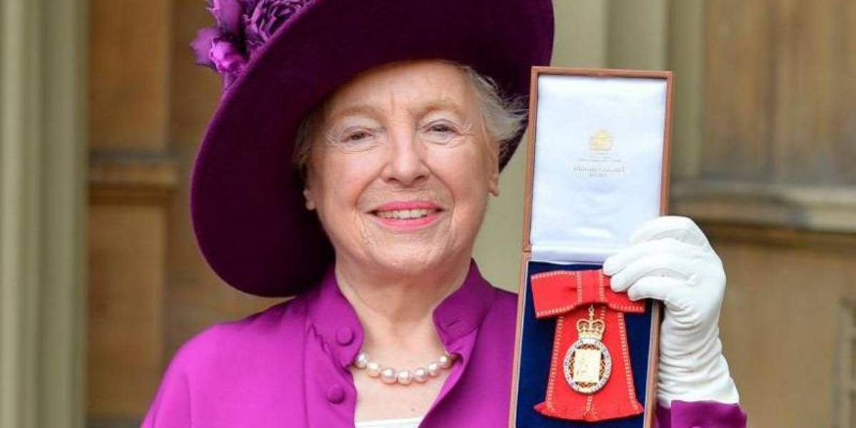 Stephanie Shirley, la matemática que se hizo pasar por hombre y creó una empresa de software con la que se hizo millonaria