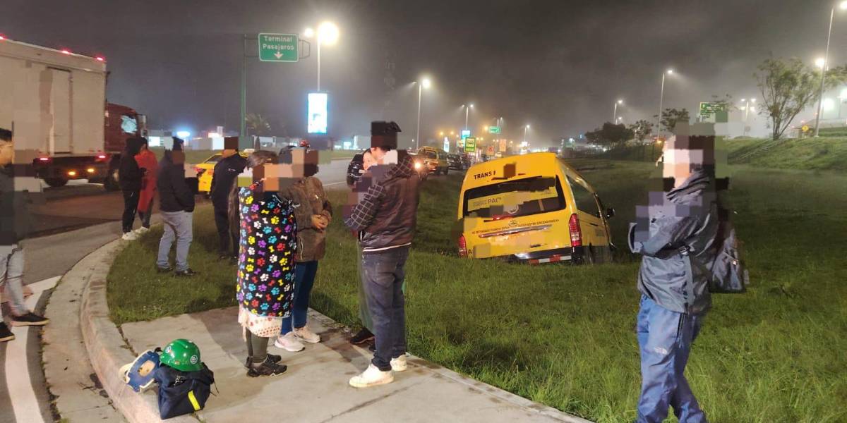 Una furgoneta se volcó en Tababela y dejó 18 personas heridas