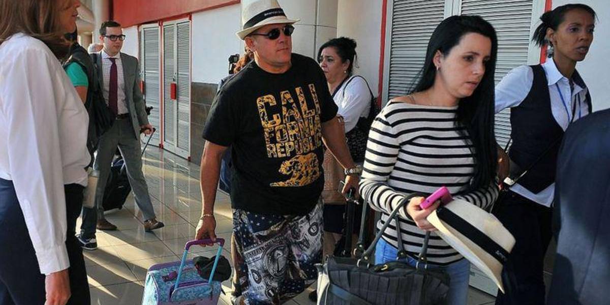 EE.UU. flexibiliza la política hacia Cuba y permitirá más vuelos, remesas y reunificación familiar