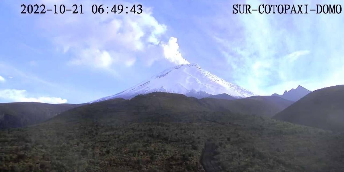 Se registra emisión de gas sobre el volcán Cotopaxi