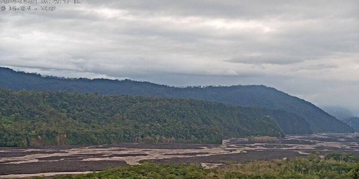 La vía Macas-Puyo se cierra por el desbordamiento del río Upano, en Morona Santiago