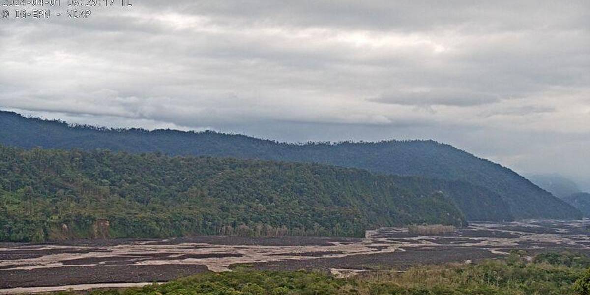 La vía Macas-Puyo se cierra por el desbordamiento del río Upano, en Morona Santiago