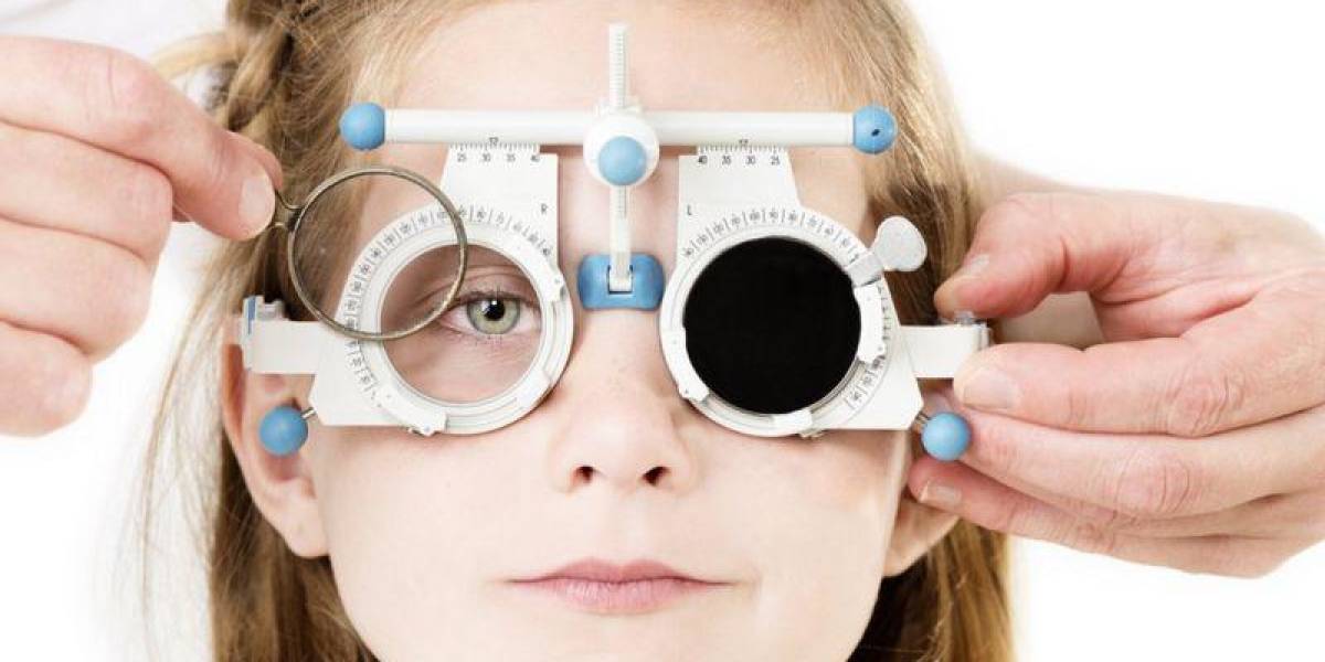 Por qué está aumentando la miopía en los niños y cómo se puede controlar esta tendencia global