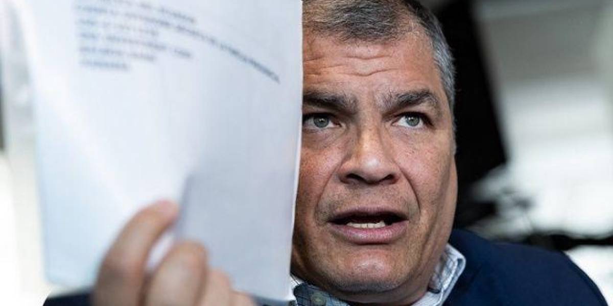 Fiscalía cita a declarar a Rafael Correa en caso Sinohydro, en el que imputa a Lenín Moreno por presunto cohecho
