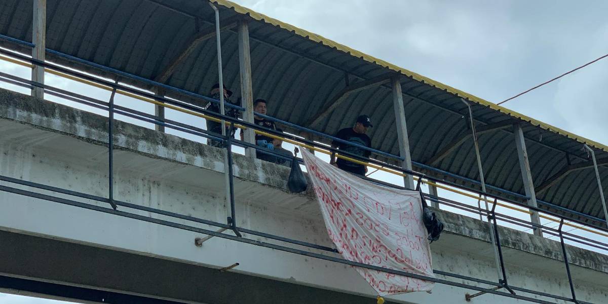 La cabeza de un hombre fue colgada de un puente peatonal en Puerto Bolívar, Machala