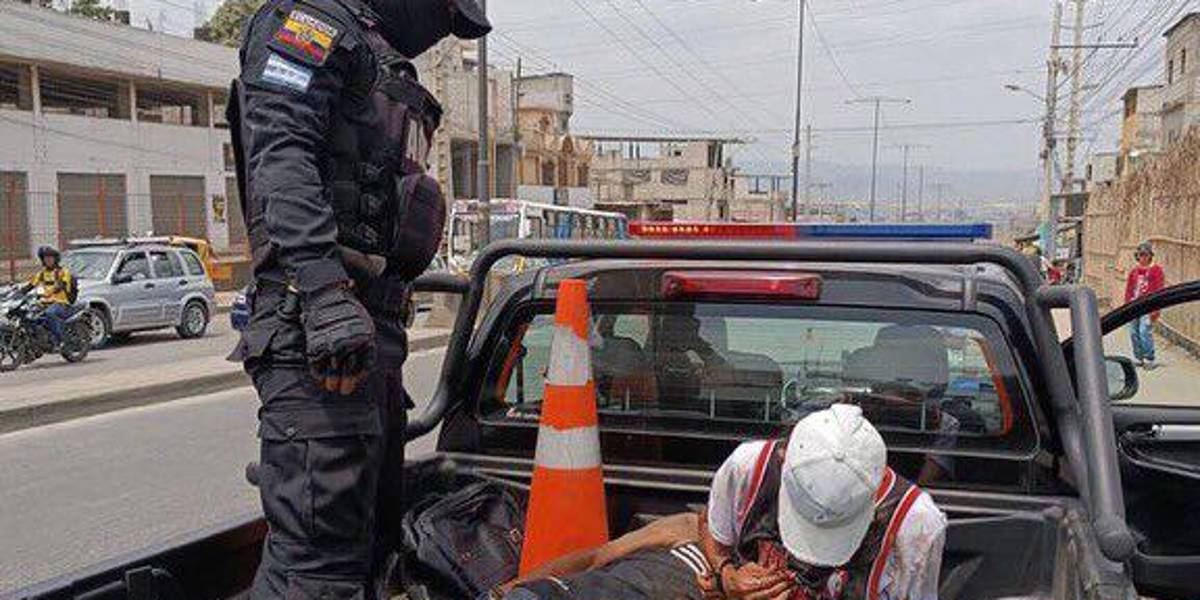 Delincuentes roban con una pistola de juguete en Guayaquil