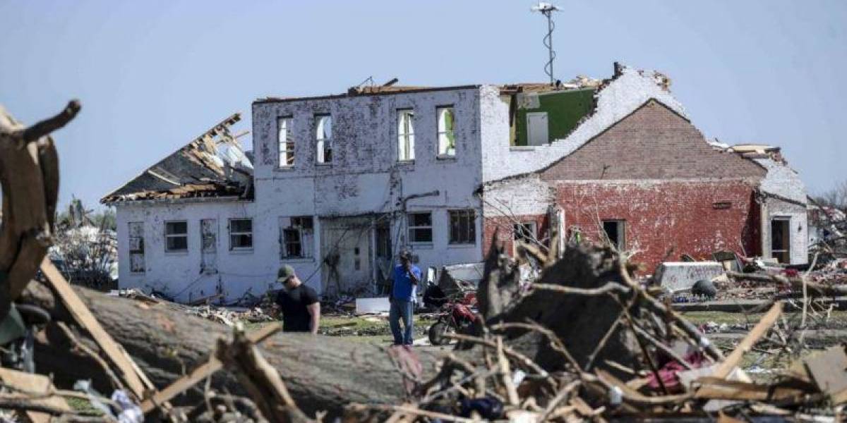 Las imágenes de la devastación en Mississippi tras el paso del tornado que dejó al menos 26 muertos