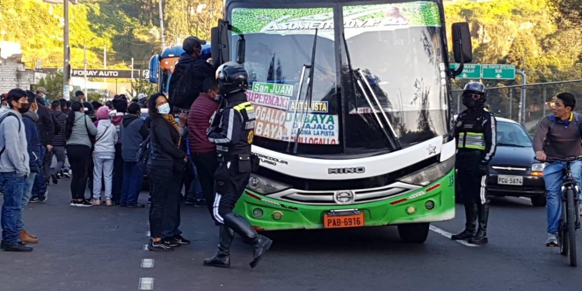 Quito: ciudadanos reportan complicaciones para movilizarse en bus
