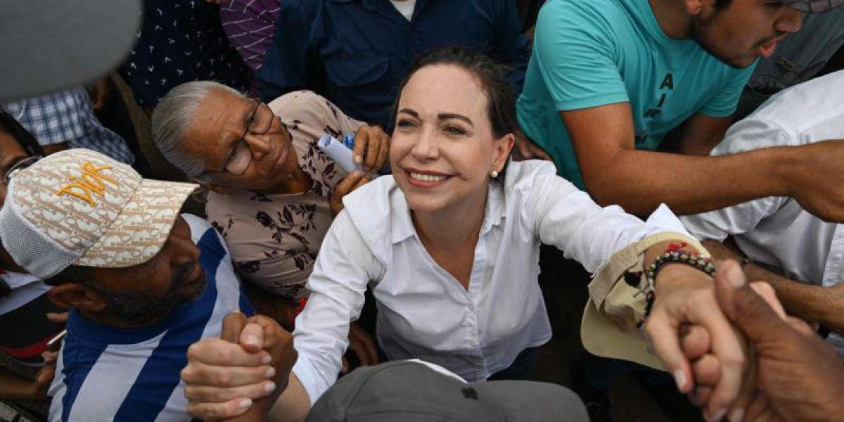 María Corina Machado, la elegida de la oposición de Venezuela para desafiar a Maduro (y cómo le puede afectar su inhabilitación)