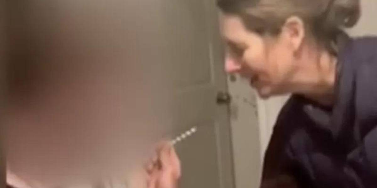 COVID-19: la profesora arrestada por vacunar a un estudiante de 17 años en Estados Unidos