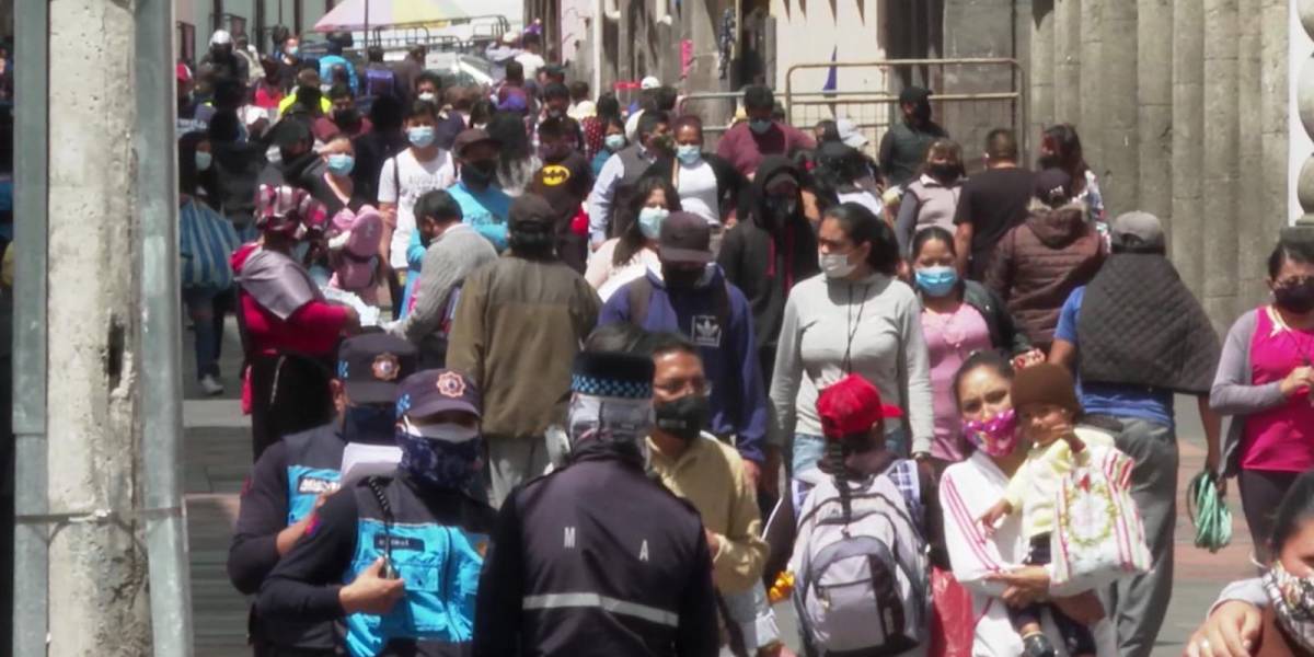 Autoridades advierten de una posible nueva ola de contagios por la indisciplina en Quito y Guayaquil durante el fin de semana