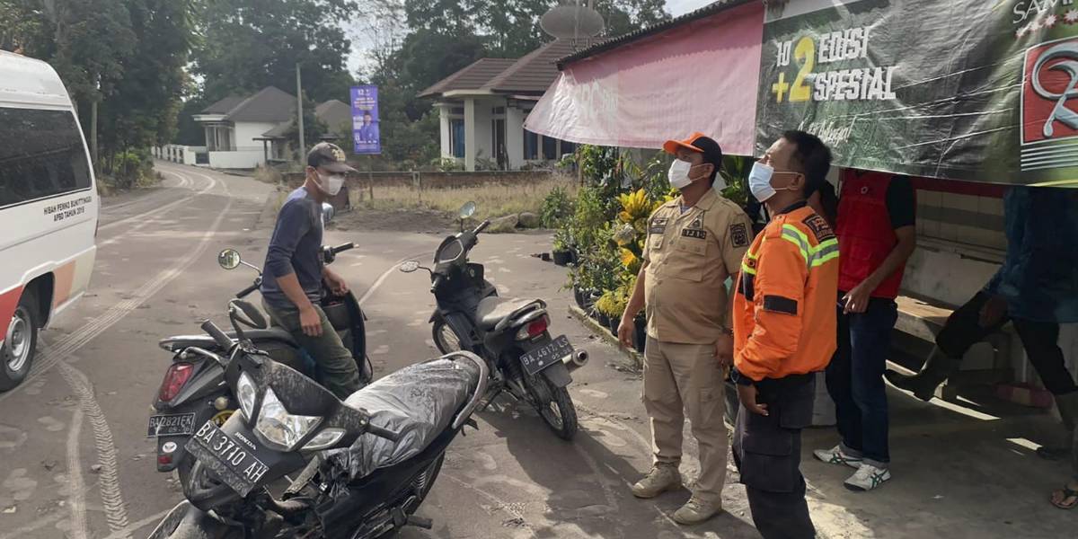 11 alpinistas fallecieron y 12 están desaparecidos por la erupción de un volcán en Indonesia