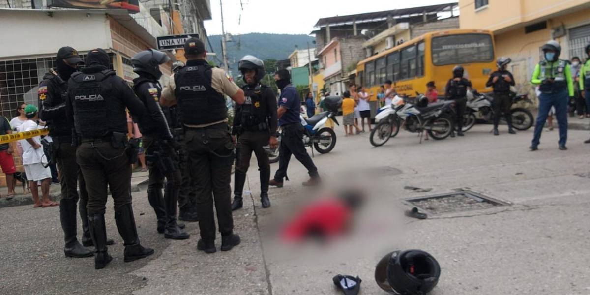 Guayaquil: Robó, huyó, se estrelló en su moto y murió al instante