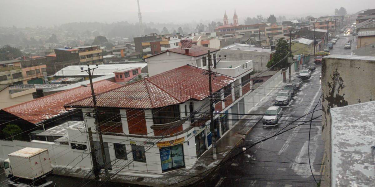 Quito: lluvia con granizo se reporta en Conocoto, este 31 de octubre