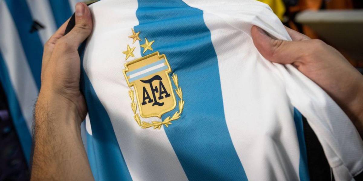 Argentina estrenará la camiseta con tres estrellas doradas en el Sudamericano Sub 20