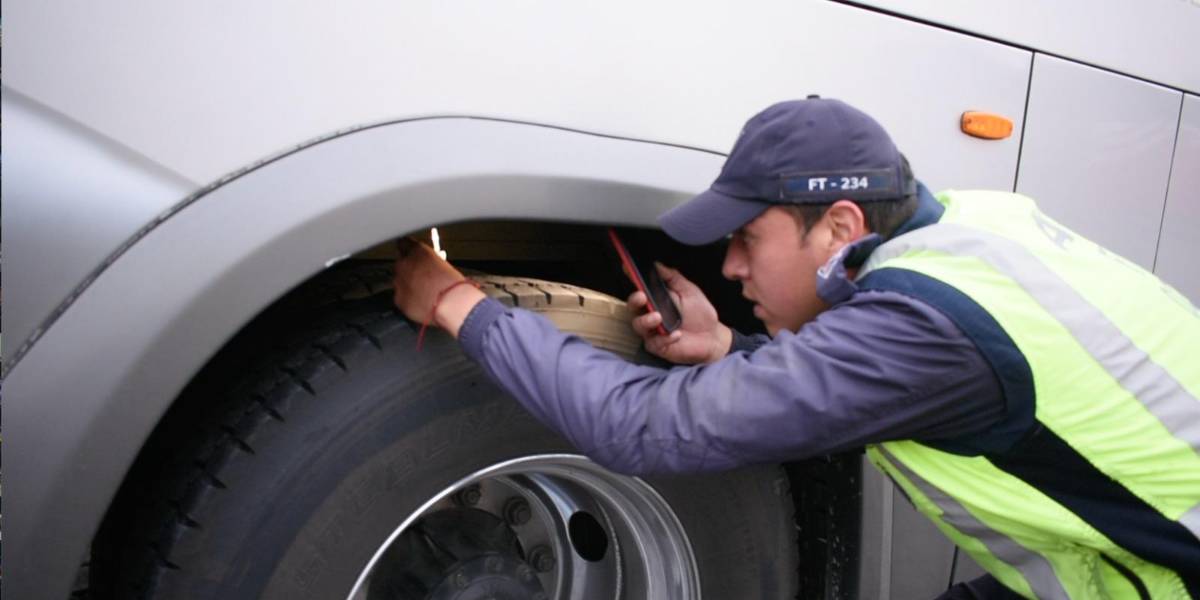 Estas son las sanciones por conducir con llantas lisas o en mal estado en Quito