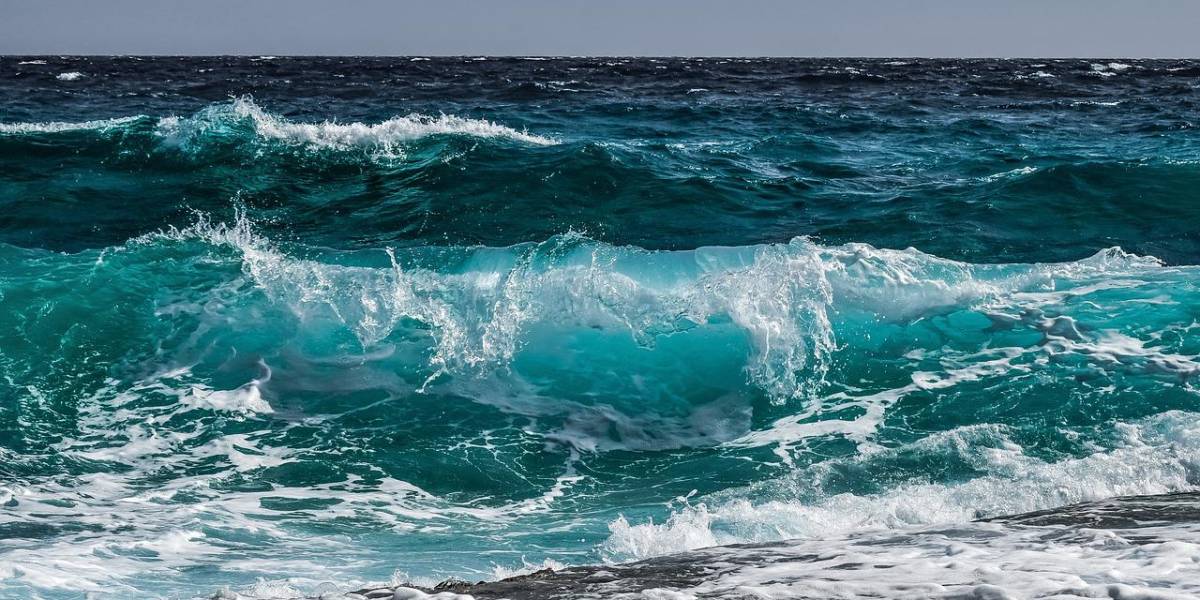 ¿Cómo cambia el clima si un país está cerca del océano?
