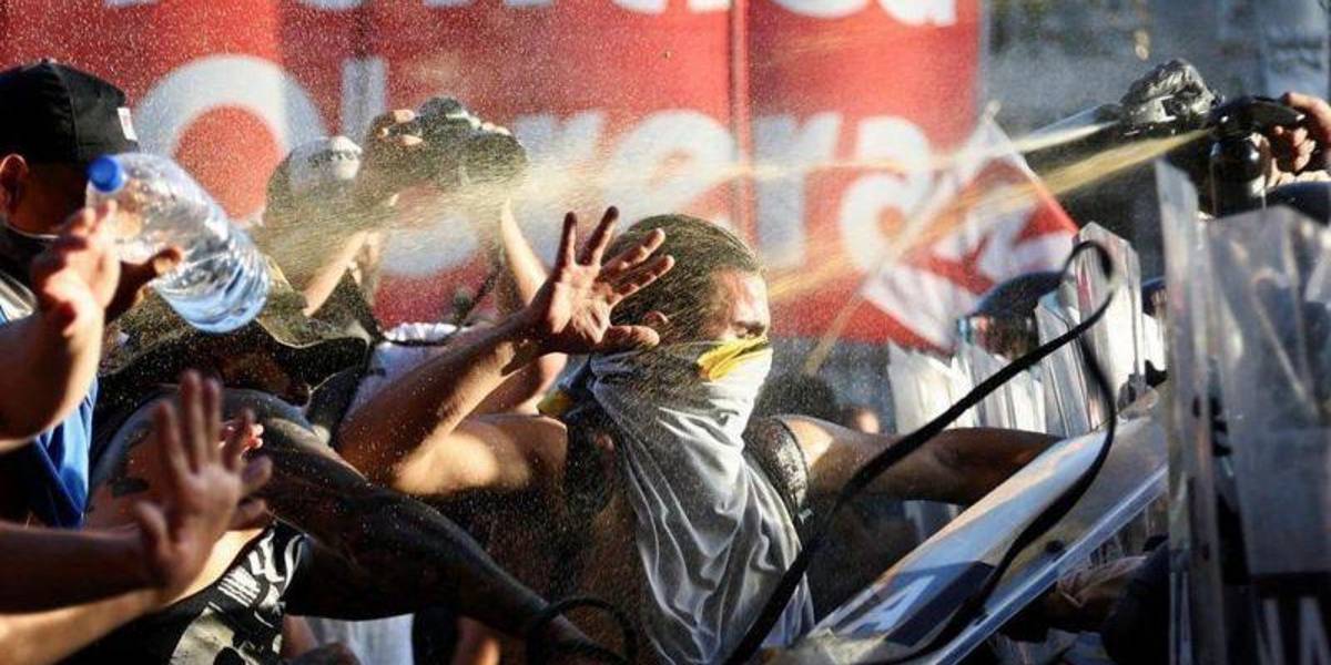 Los enfrentamientos en Argentina en medio de la polémica por la “ley ómnibus” de Milei