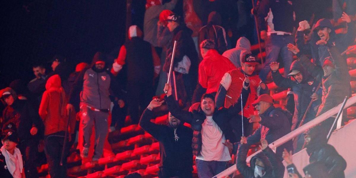 Más de 100 hinchas chilenos detenidos por incidentes en Independiente-U de Chile