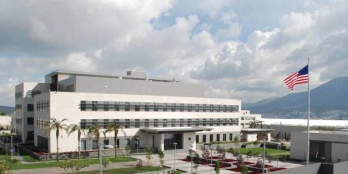 La Embajada de Estados Unidos en Quito realiza una subasta de autos, muebles y más