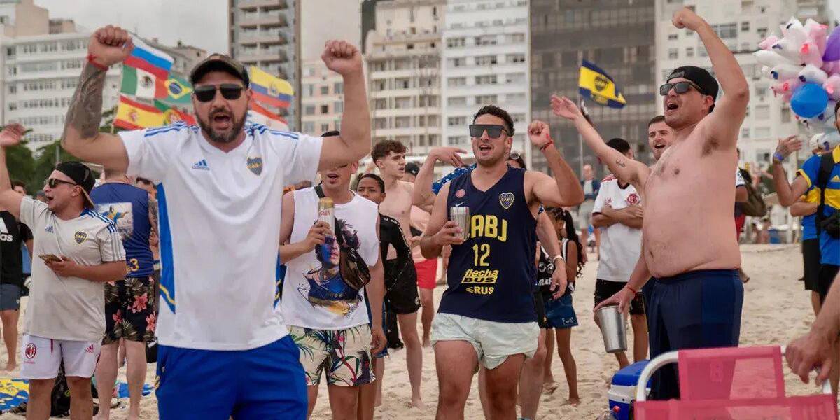 Copa Libertadores: Policía de Brasil expulsó a la fuerza a hinchas de Boca de la playa de Copacabana