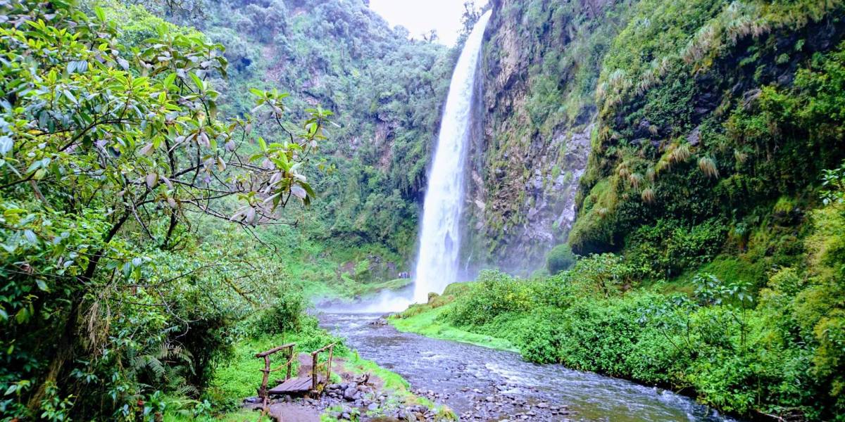 Un derrumbe en cascada del Valle de Los Chillos deja un fallecido y un herido tras sismos en Pichincha