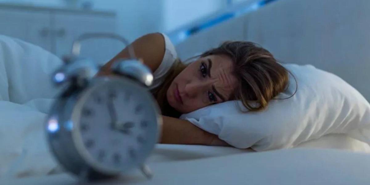 ¿Qué significa despertarse varias veces en la madrugada?