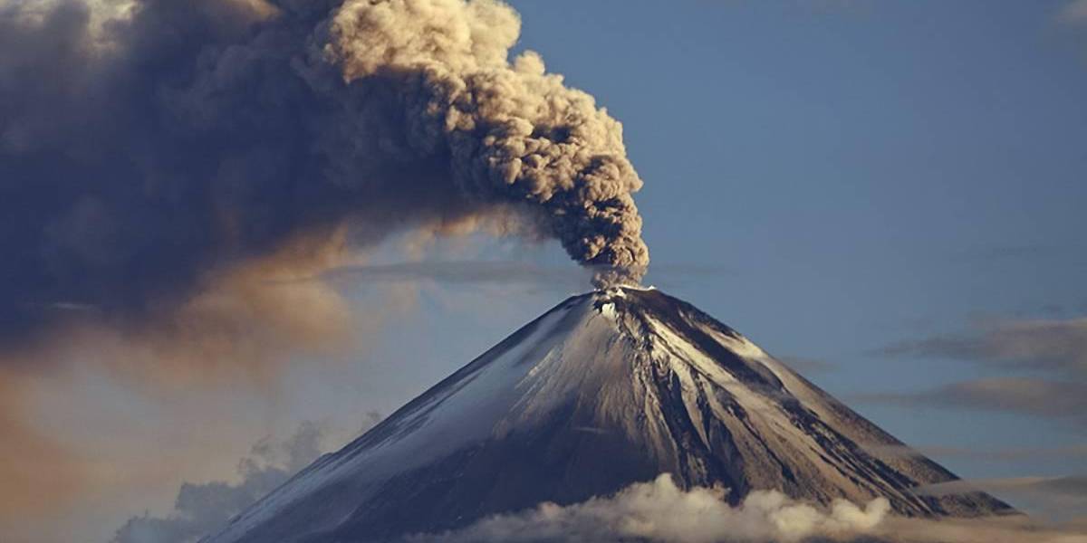 Advierten de una alta posibilidad de caída de ceniza de volcán Sangay