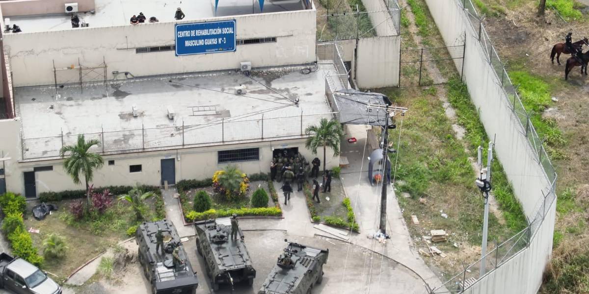 Gordo Candela, uno de los hombres de alias Fito, es llevado al hospital desde cárcel La Roca