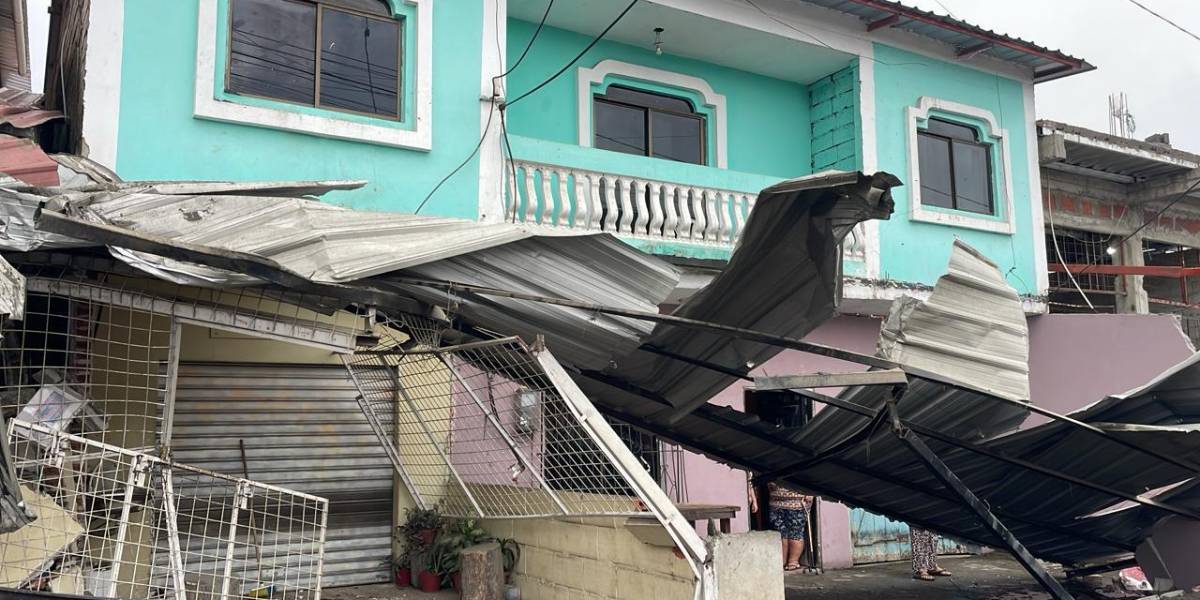 Nobol | El conductor de un camión de combustible murió tras estrellarse contra dos casas en Petrillo